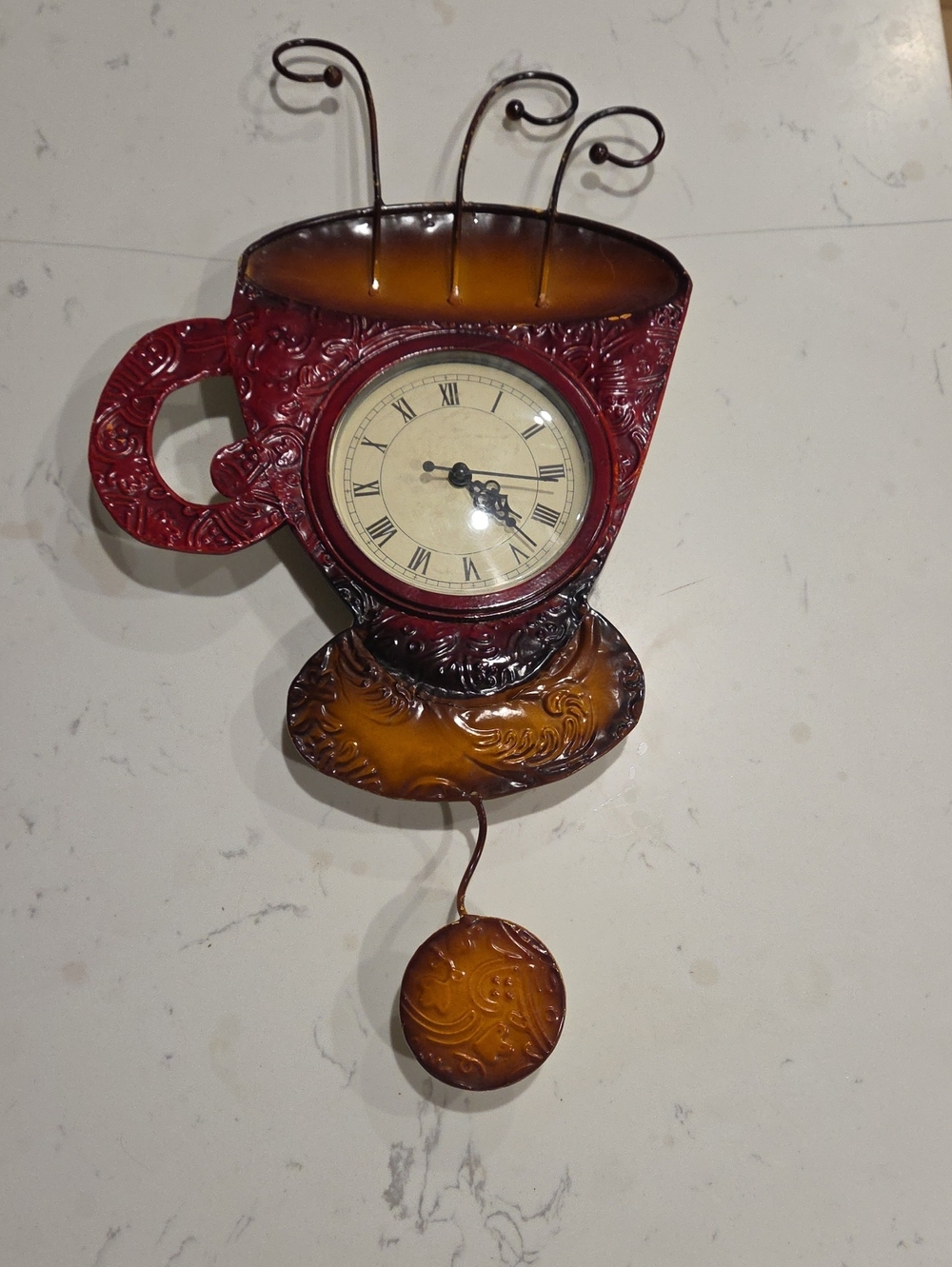 Decorative Wall Clock - Kitchen Wall Décor- Battary Opperated- Tested And Works